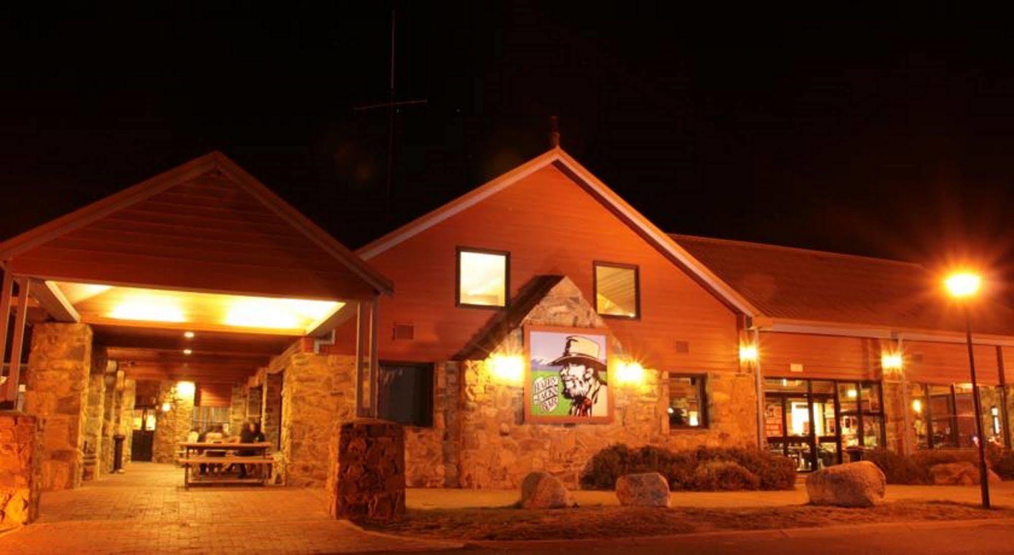 The Station Hotel Джиндабайн Екстер'єр фото